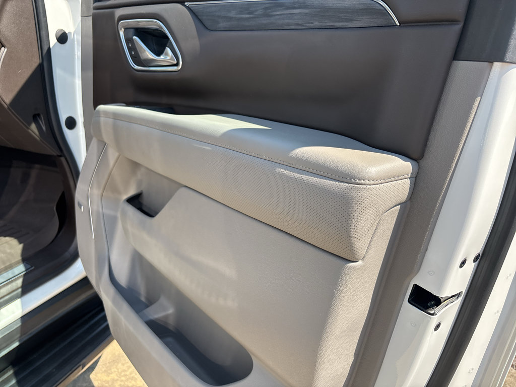 Used 2021 GMC Yukon XL SLT w/ SLT Premium Package RWD image 18