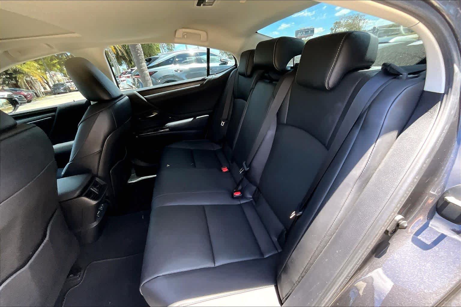Used 2025 Lexus ES 300h w/ Premium Package FWD image 21