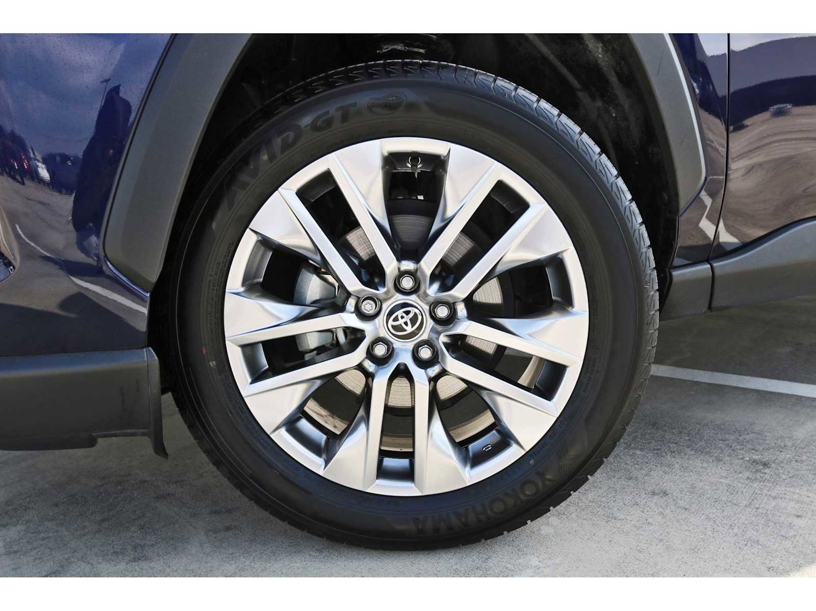 Used 2025 Toyota RAV4 Limited image 30