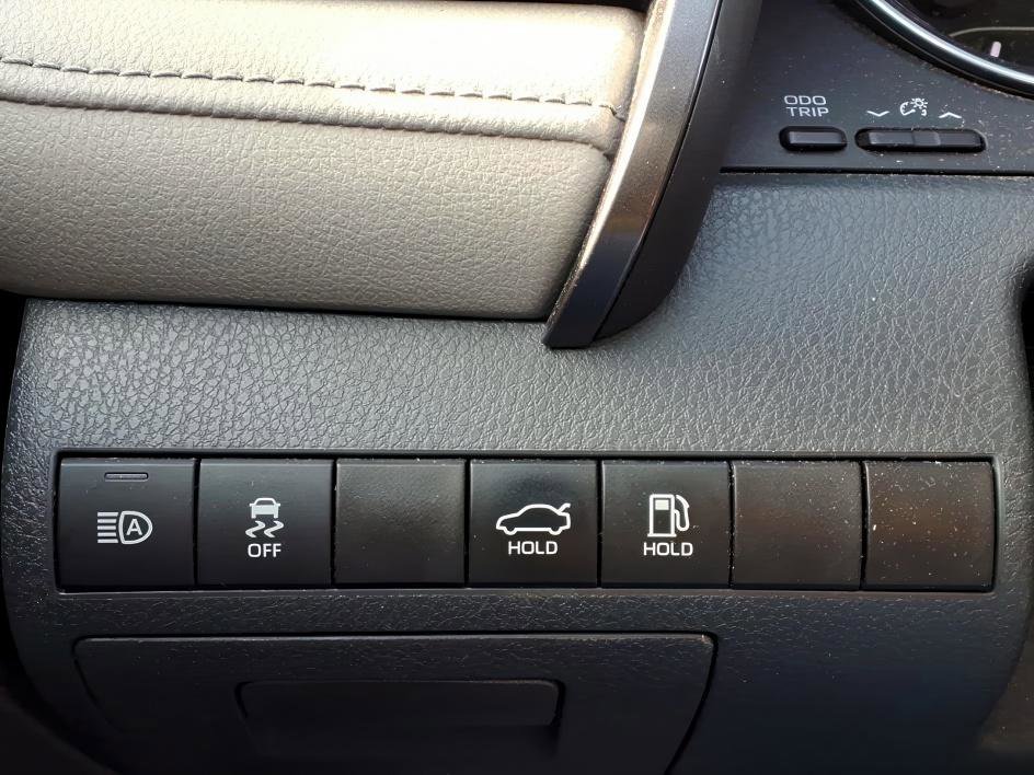 Used 2019 Toyota Camry L image 20