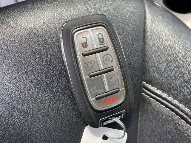 Used 2024 Chrysler Pacifica Touring-L FWD image 23
