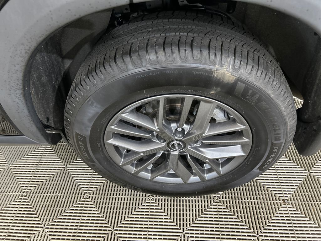 Used 2023 Nissan Rogue S image 10