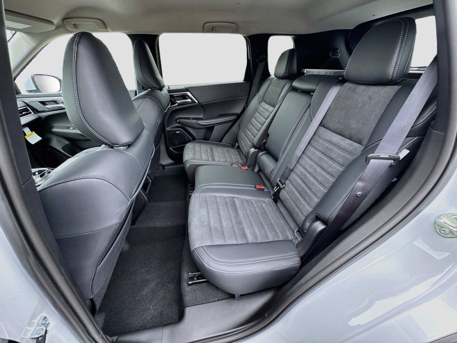 New 2026 Mitsubishi Outlander SE FWD image 25