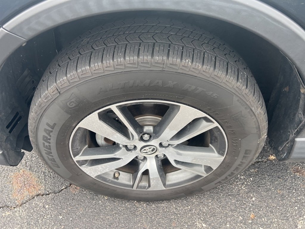 Used 2018 Toyota RAV4 XLE image 18