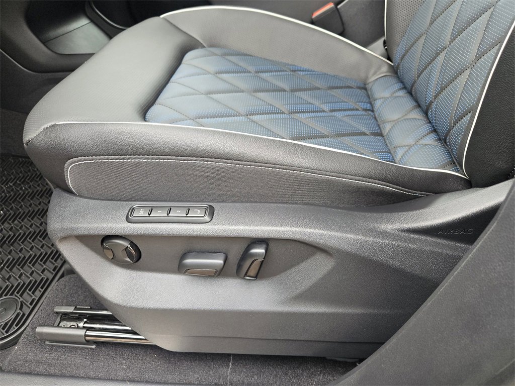 New 2026 Volkswagen Atlas Cross Sport SEL Premium R-Line image 18