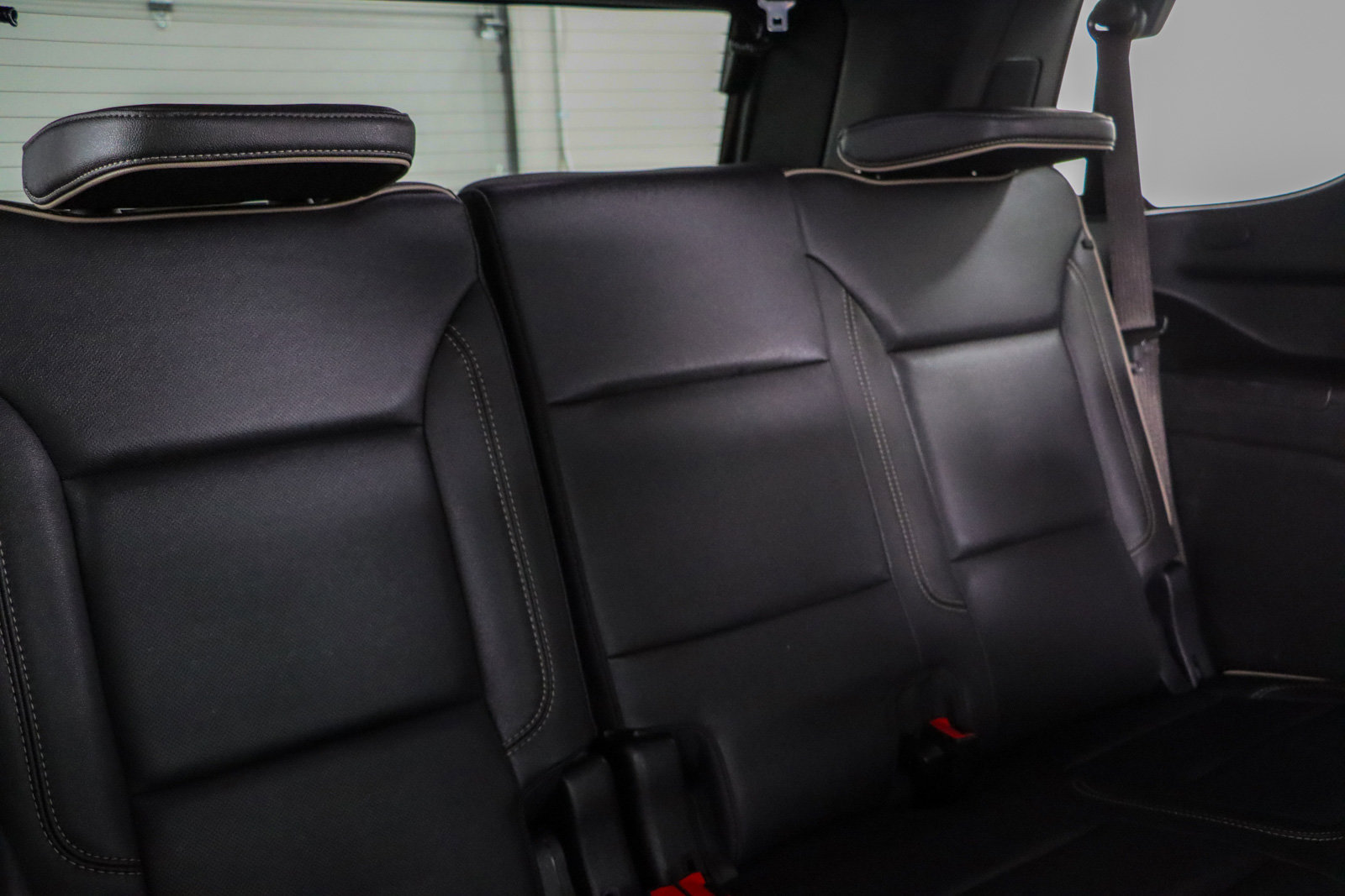 Used 2023 GMC Yukon SLT w/ SLT Luxury Package image 33