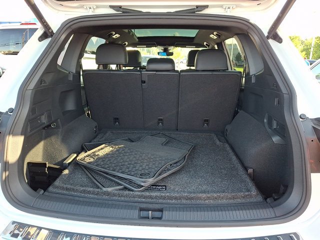 Used 2024 Volkswagen Tiguan SE R-Line AWD/4WD image 30