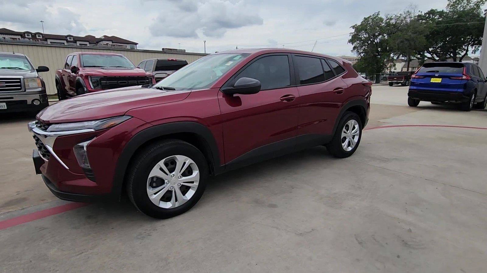 Certified 2025 Chevrolet Trax LS FWD image 4