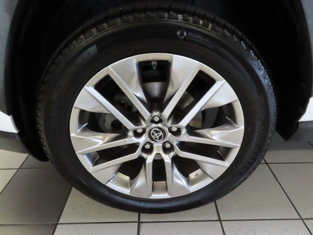 Used 2019 Toyota RAV4 XLE Premium image 17
