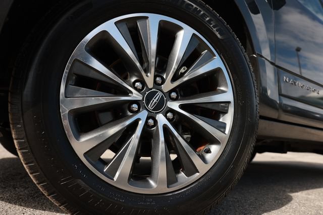 Used 2016 Lincoln Navigator Select RWD image 36