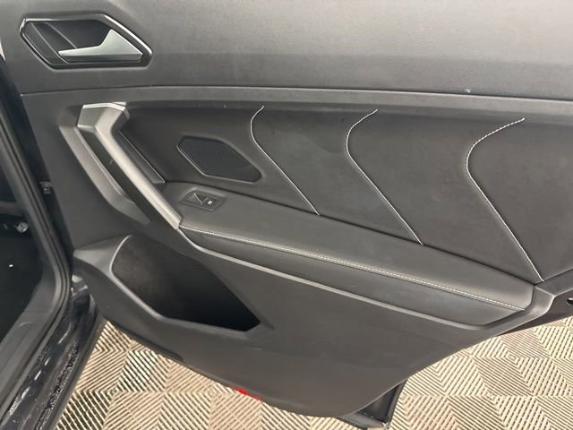 Used 2024 Volkswagen Tiguan SE image 28