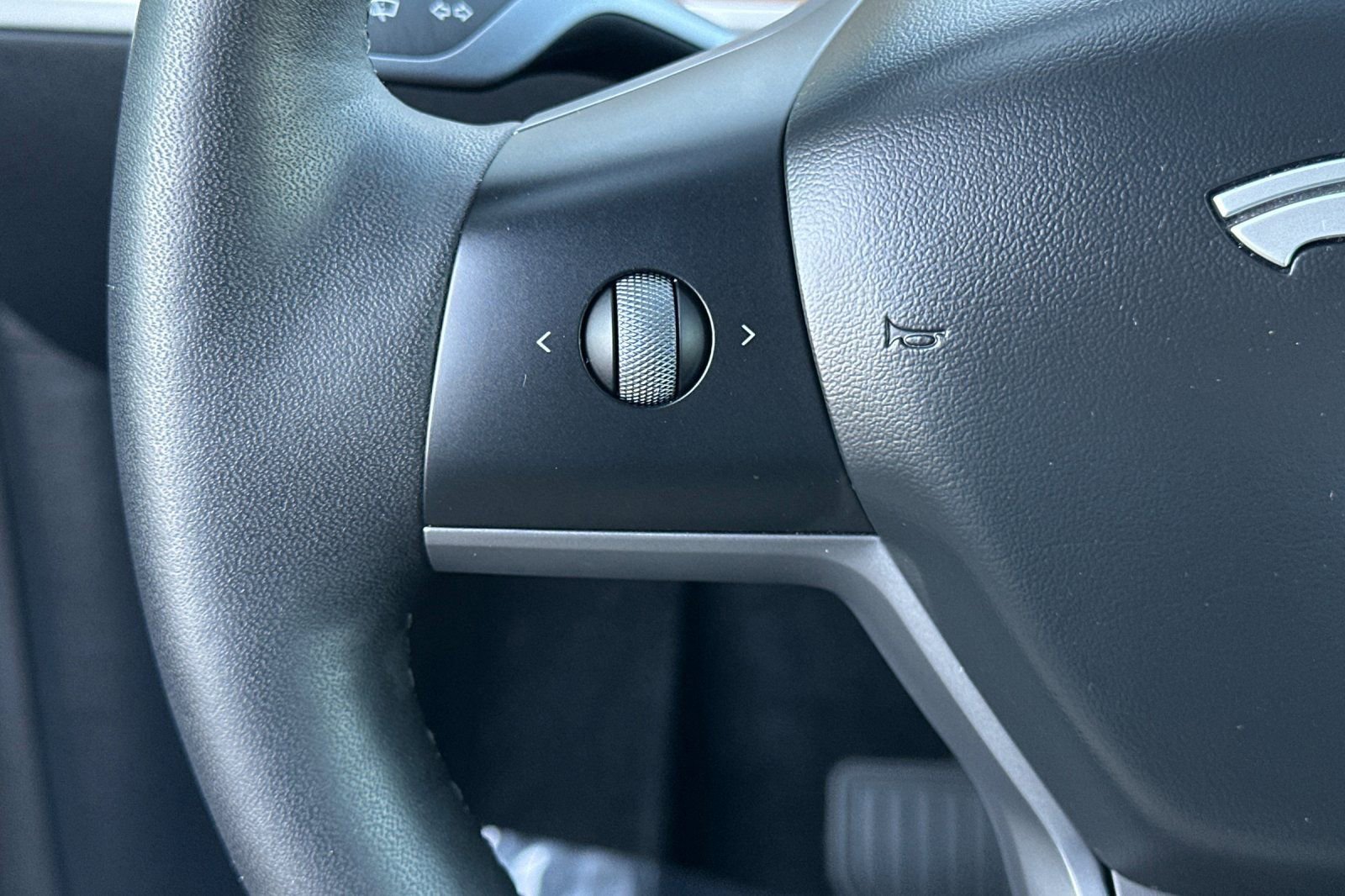 Used 2025 Tesla Model Y Long Range image 31