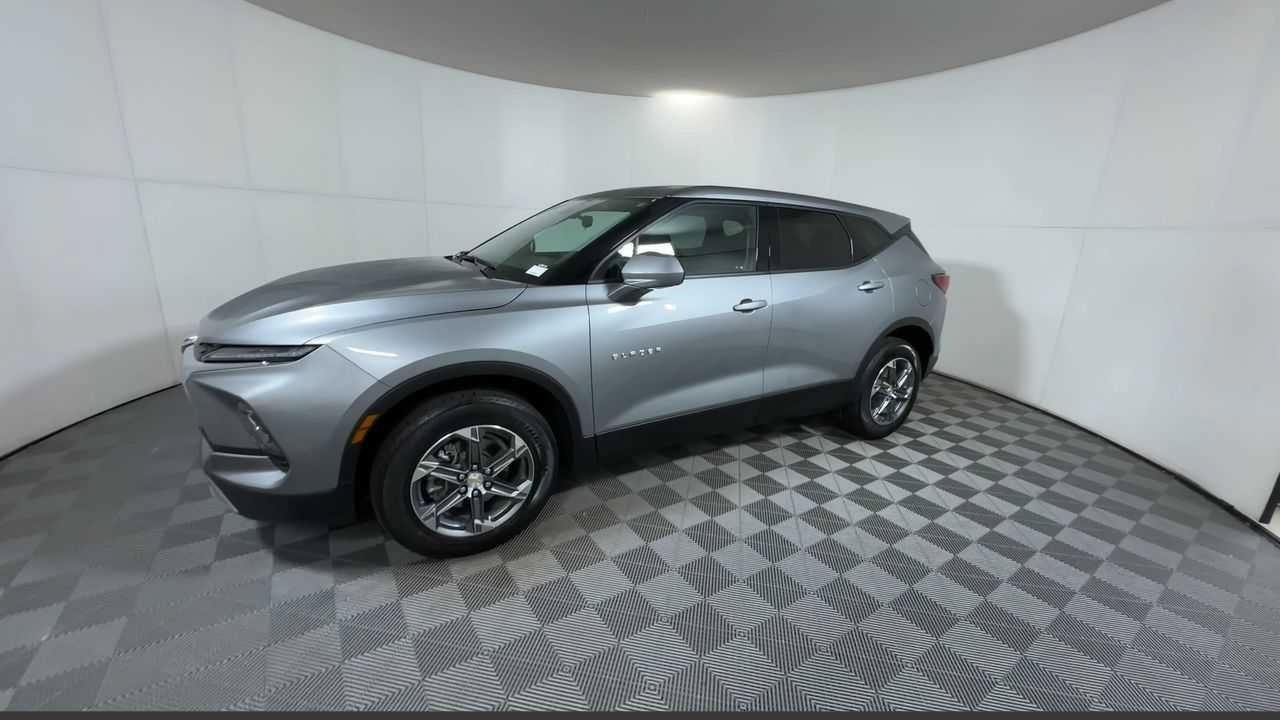 Certified 2025 Chevrolet Blazer LT AWD/4WD image 3