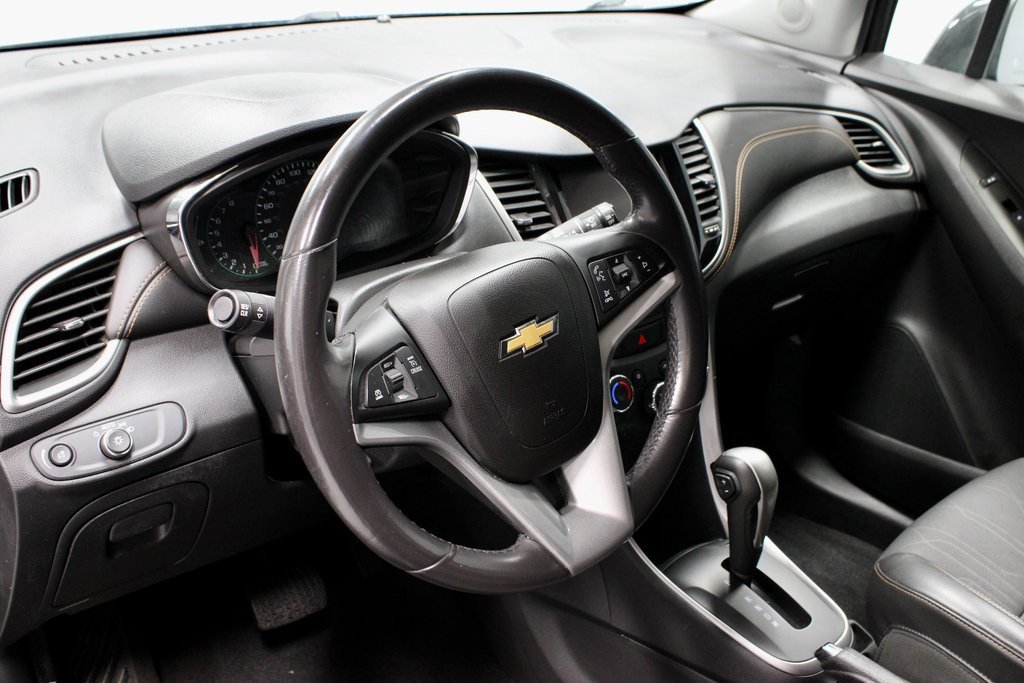 Used 2020 Chevrolet Trax LT w/ Redline Edition image 24