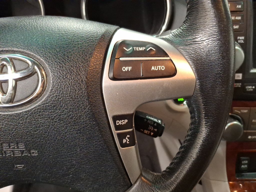Used 2012 Toyota Highlander Limited w/ Tow Pkg AWD/4WD image 23