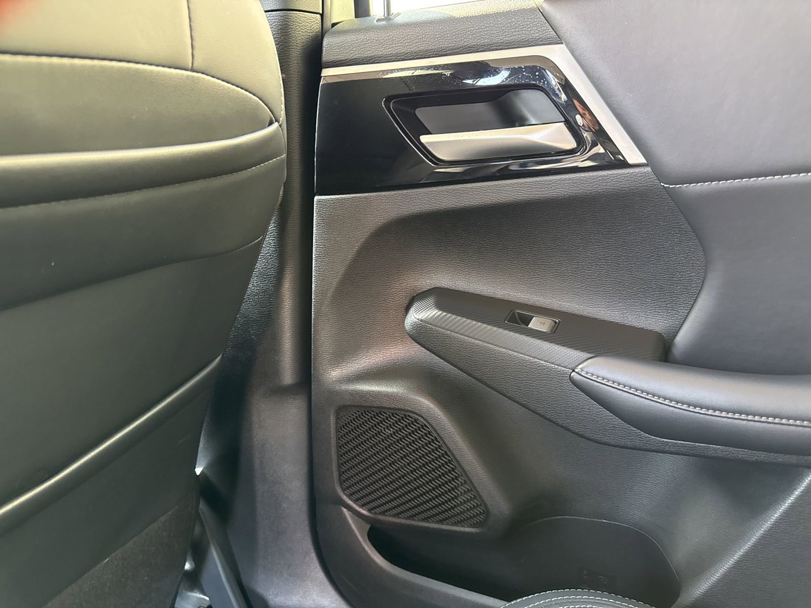 Used 2024 Mitsubishi Outlander SE Black Edition image 17