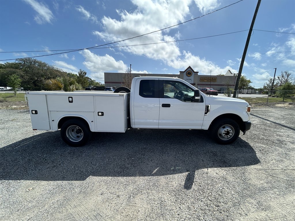 Used 2022 Ford F350 XL w/ Power Equipment Group RWD image 4