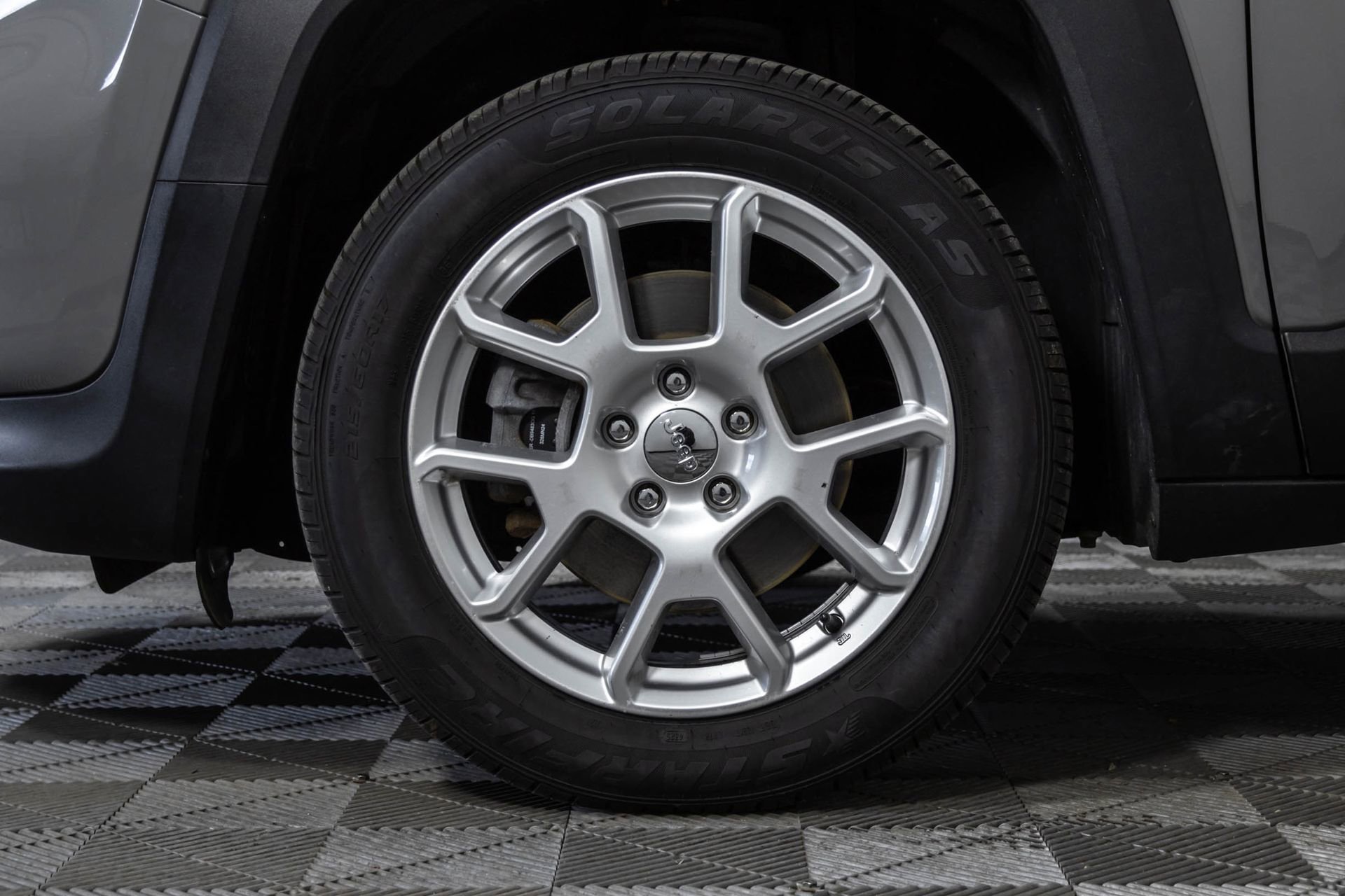 Used 2020 Jeep Renegade Latitude FWD image 43