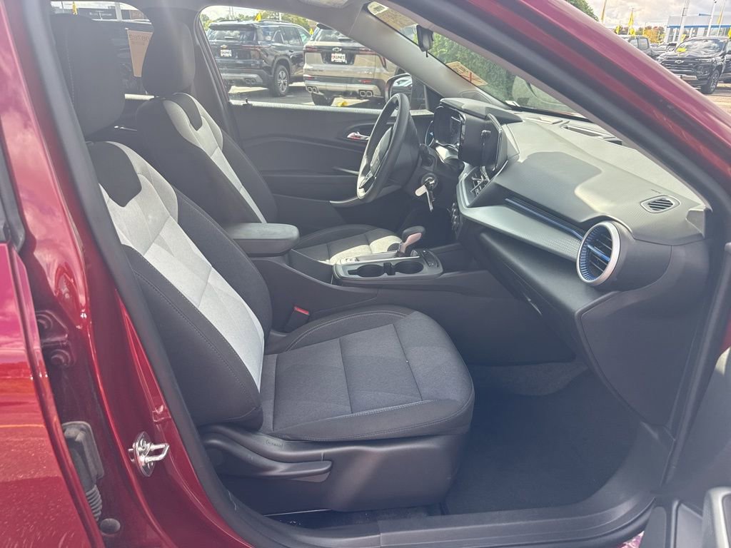 Used 2025 Chevrolet Trax LS image 15