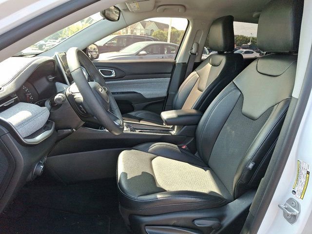 Certified 2022 Jeep Compass Latitude image 17
