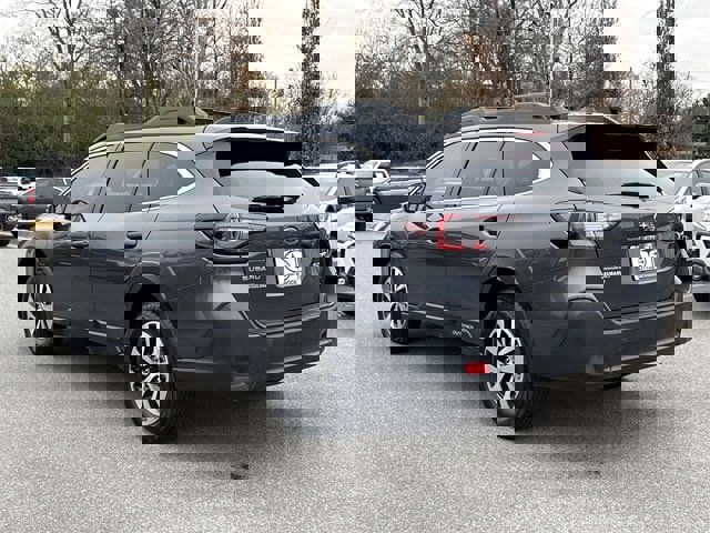 Used 2025 Subaru Outback Premium image 5