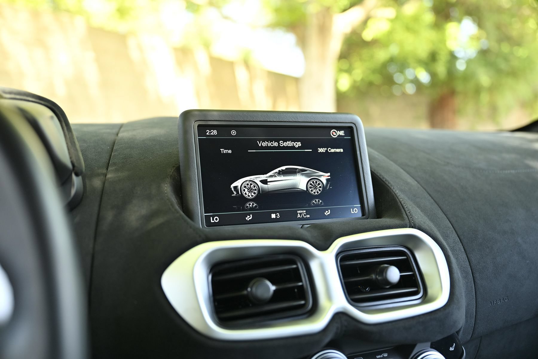Used 2020 Aston Martin V8 Vantage Coupe RWD image 32