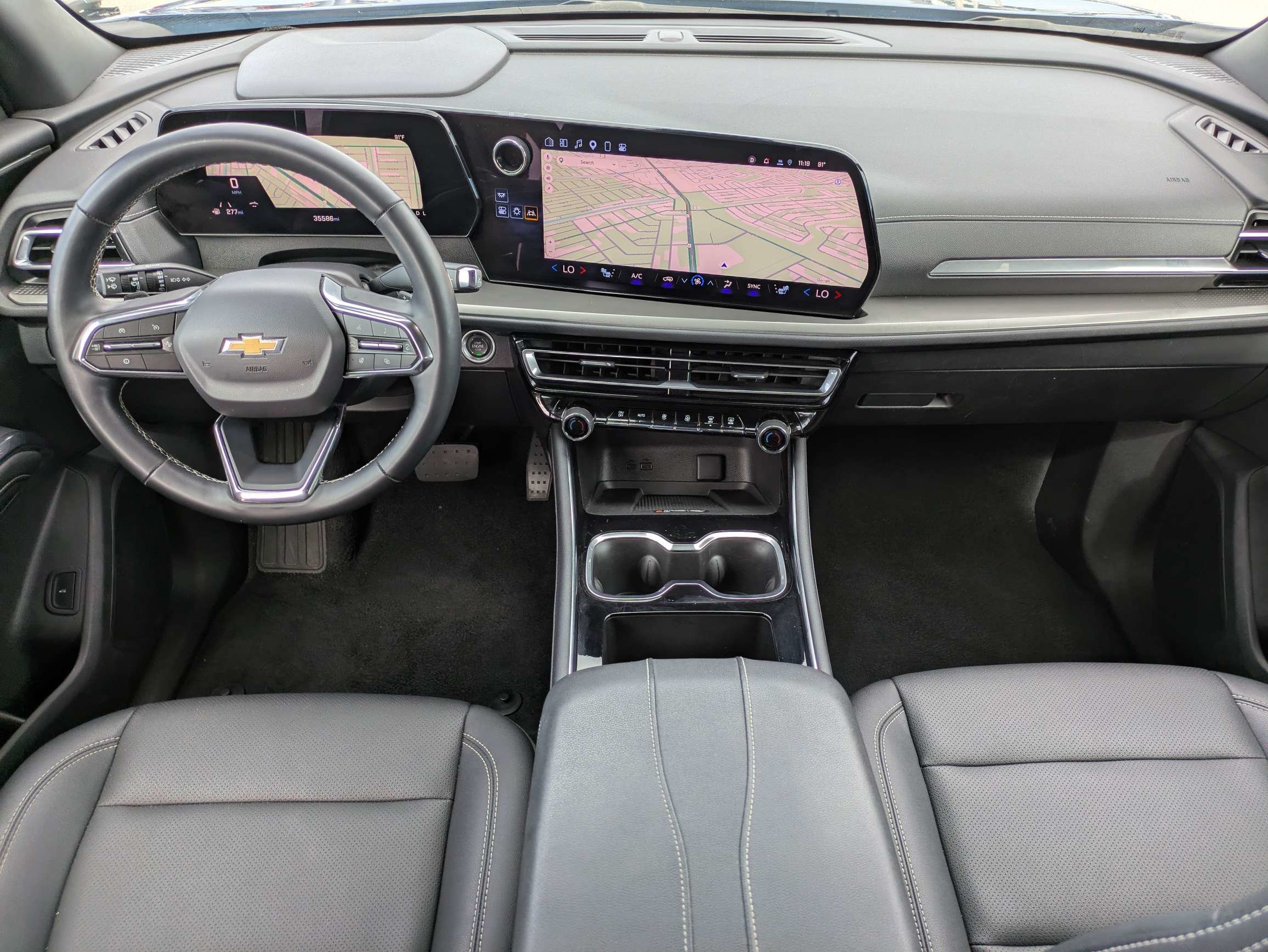 Used 2025 Chevrolet Traverse LT FWD image 14