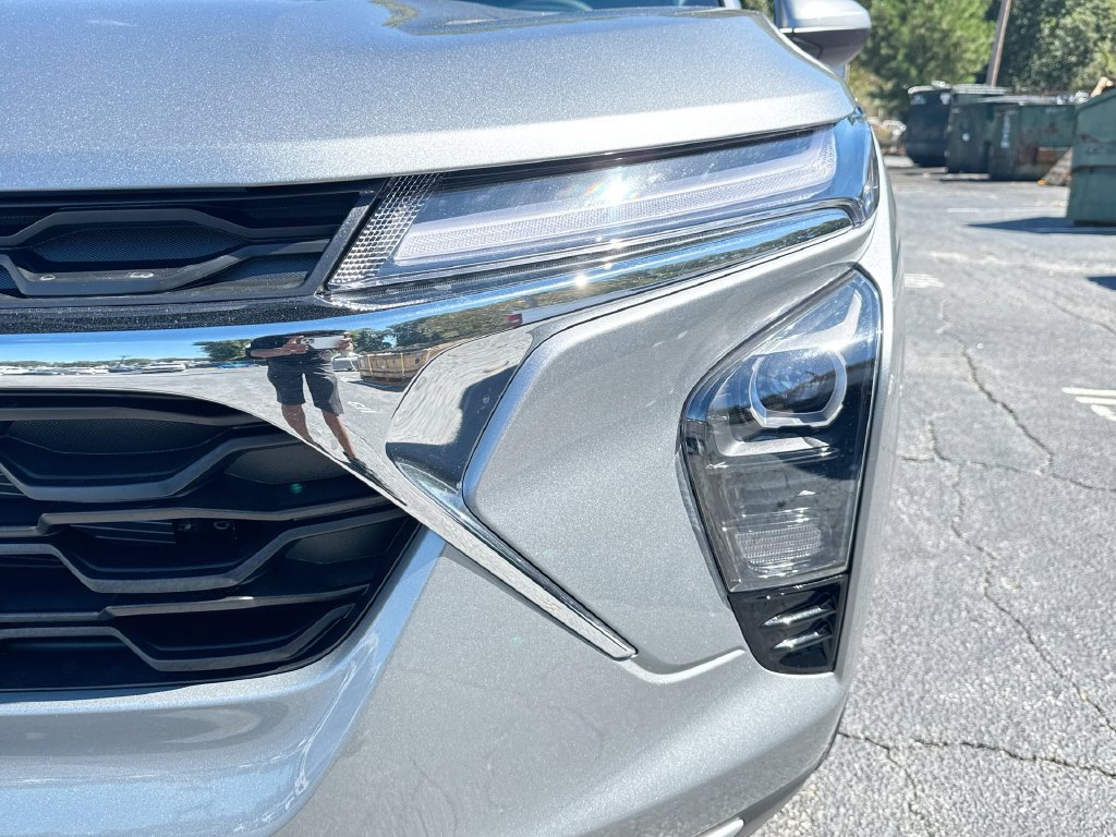 New 2026 Chevrolet Trax LT w/ Sunroof Package FWD image 10
