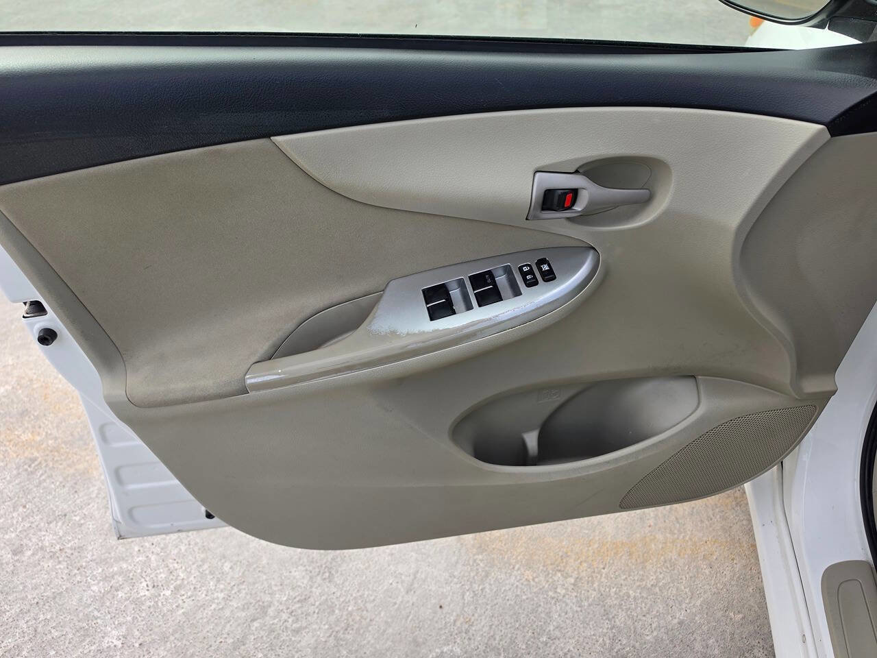 Used 2011 Toyota Corolla LE FWD image 19