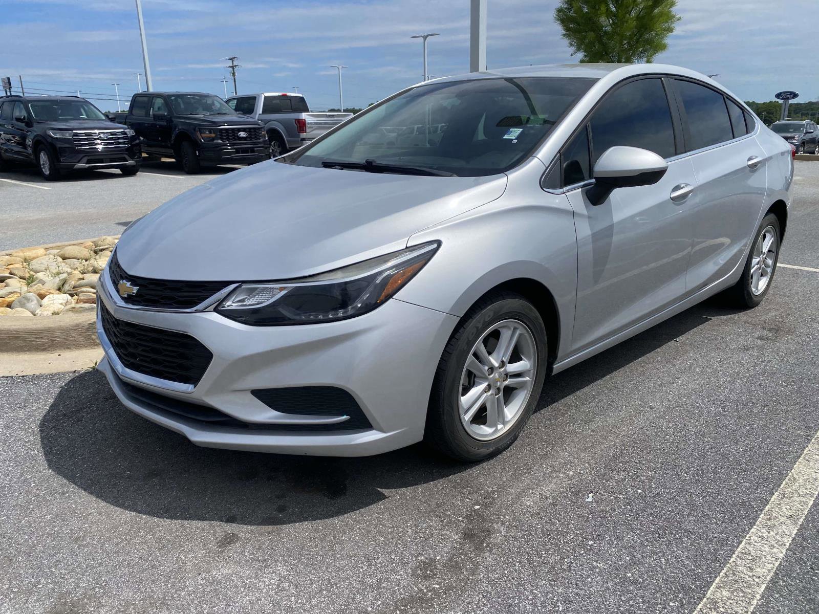 Used 2017 Chevrolet Cruze LT FWD image 3