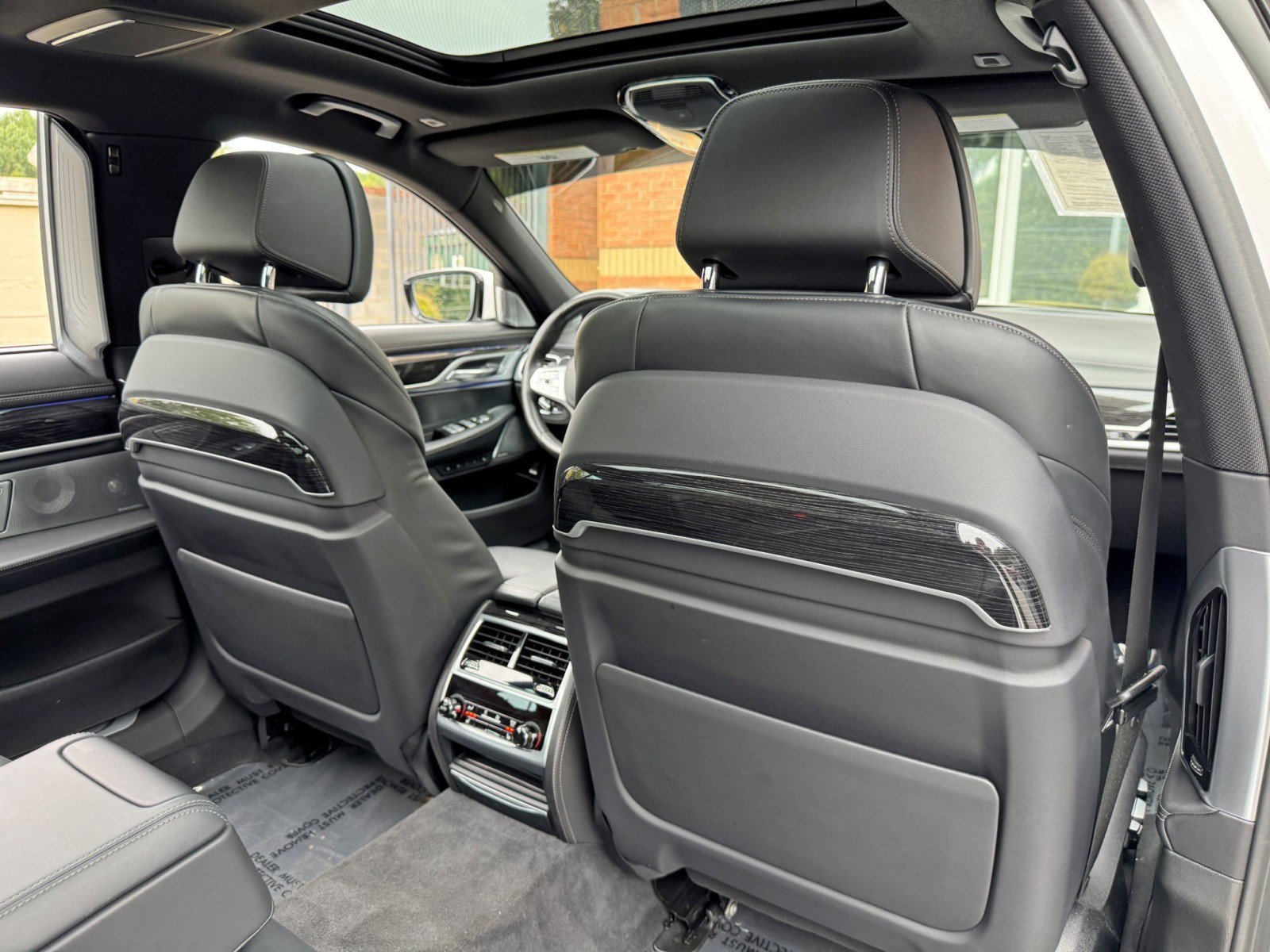 Used 2020 BMW 750i xDrive w/ Executive Package AWD/4WD image 42