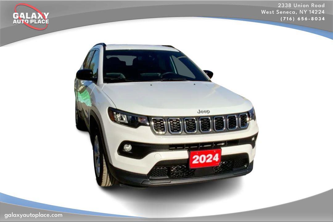 Used 2024 Jeep Compass Latitude AWD/4WD image 3