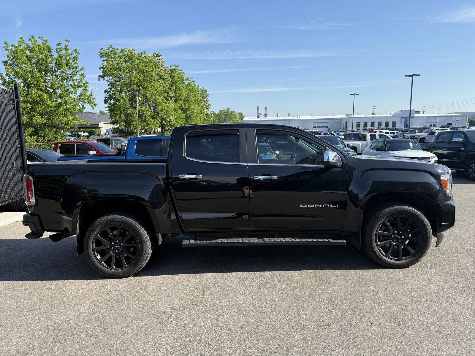 Used 2022 GMC Canyon Denali w/ Denali Black Edition Package AWD/4WD image 2