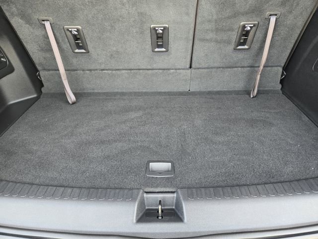 Used 2025 Chevrolet Traverse LT w/ Driver Confidence Package FWD image 32