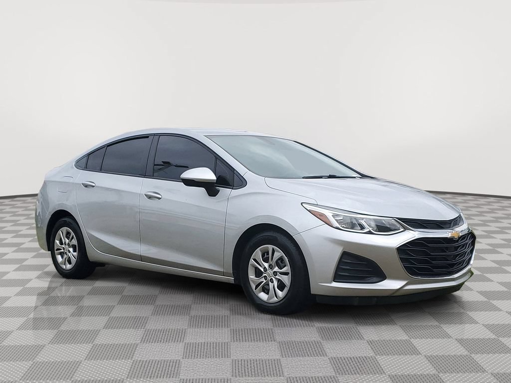 Used 2019 Chevrolet Cruze Sedan FWD image 3