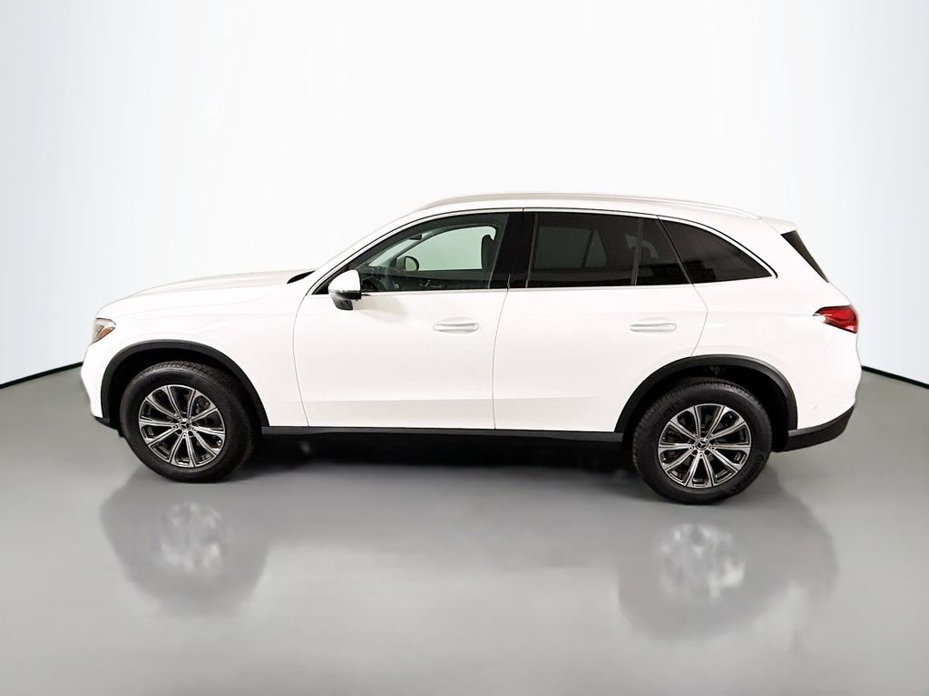 Used 2024 Mercedes-Benz GLC 300 4MATIC image 4