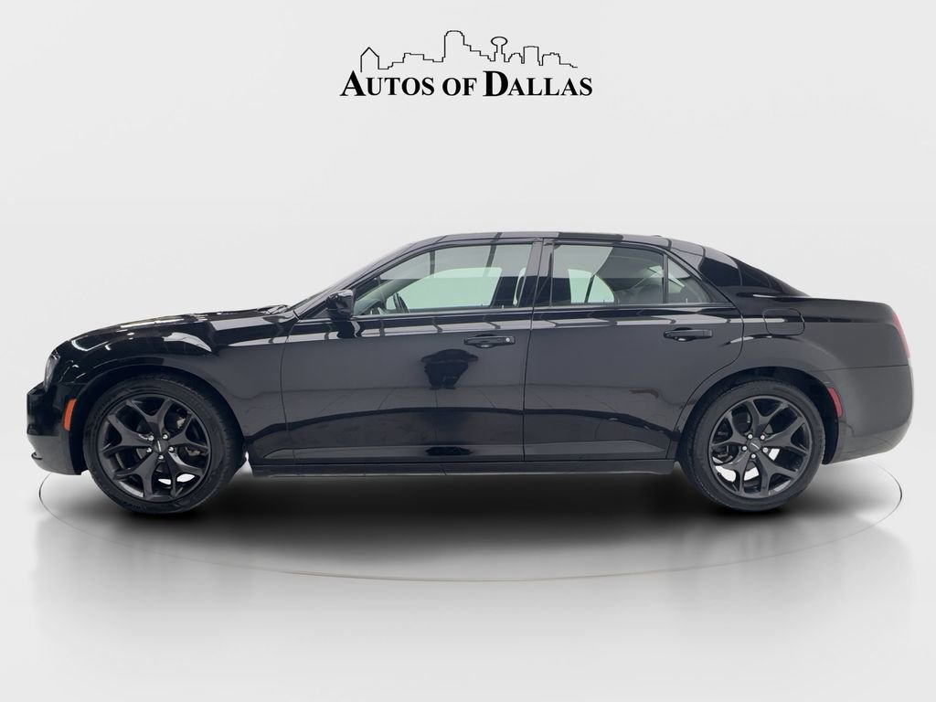 Used 2021 Chrysler 300 Touring w/ Sport Appearance Package image 5