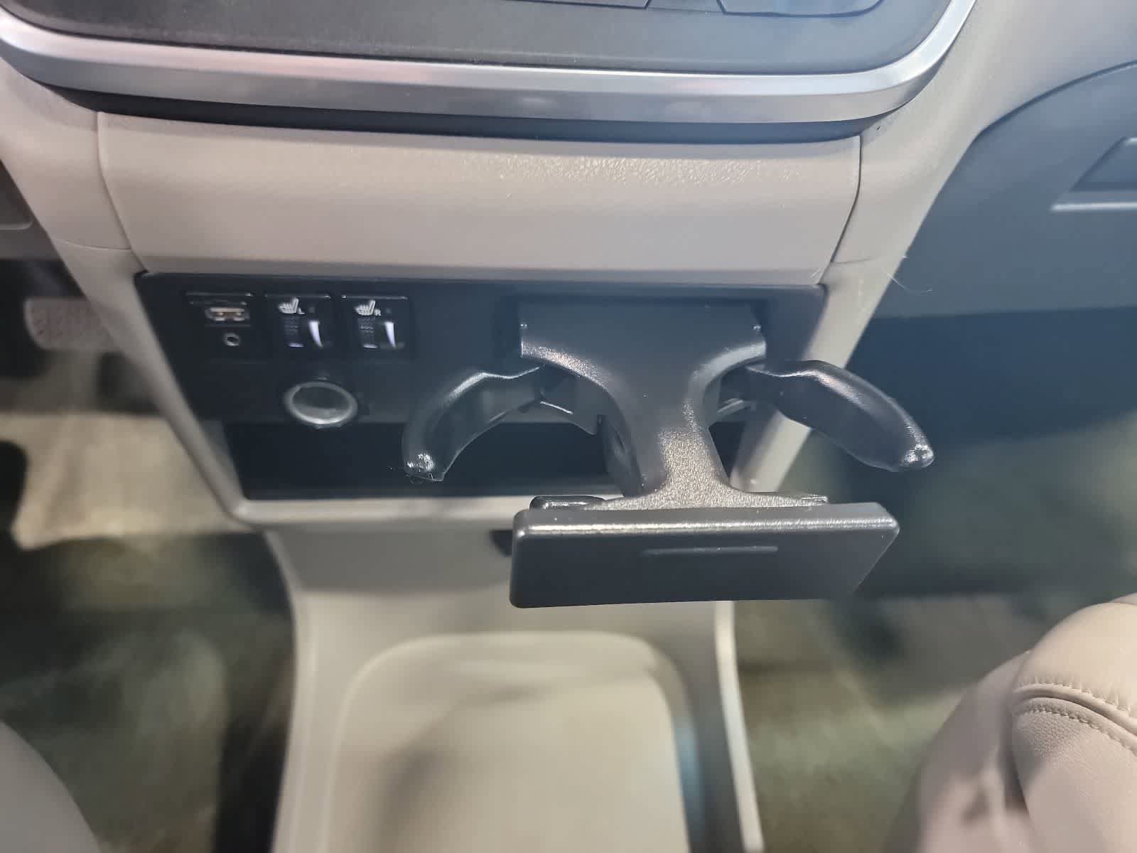 Used 2016 Toyota Sienna XLE FWD image 25