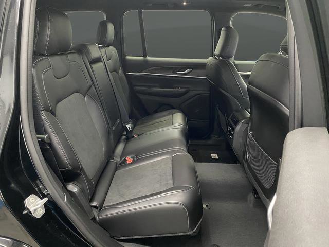 New 2026 Jeep Grand Cherokee Altitude image 34