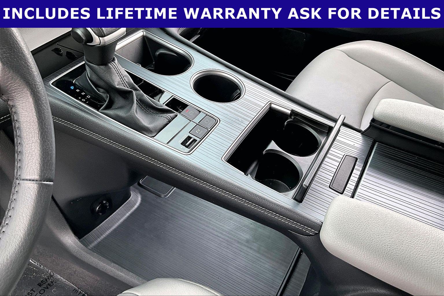 Used 2025 Toyota Sienna XLE FWD image 14