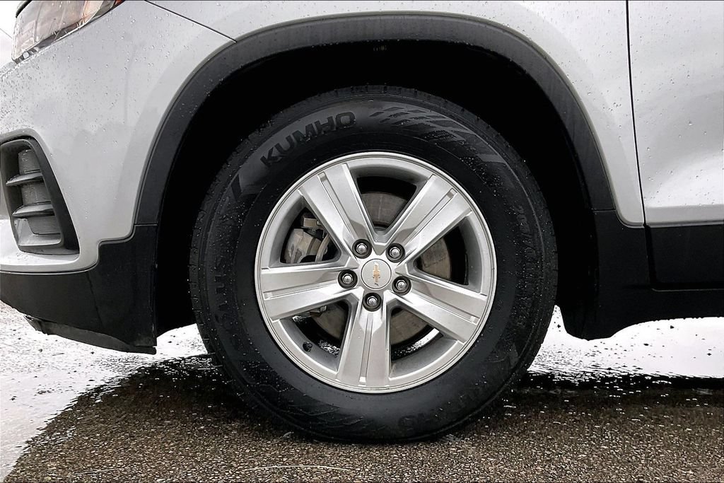 Used 2022 Chevrolet Trax LS w/ Tint and Cruise Package FWD image 35