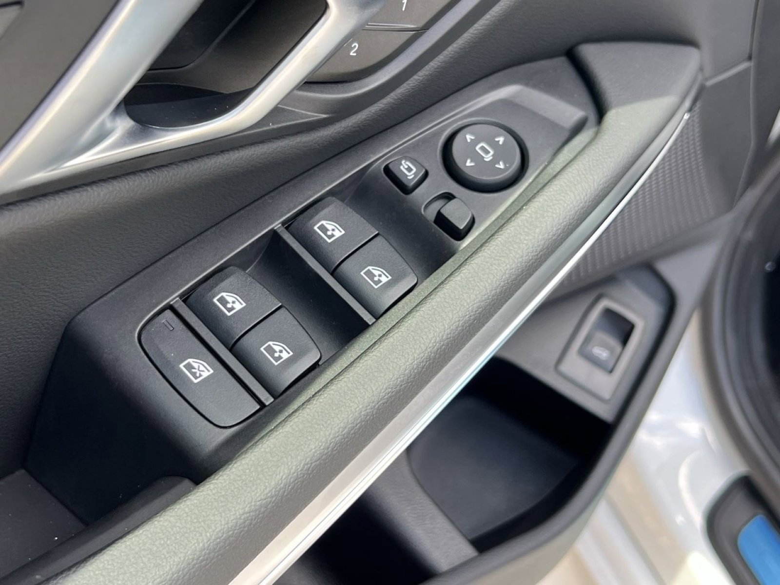 Certified 2025 BMW 330i xDrive Sedan w/ Premium Package image 12