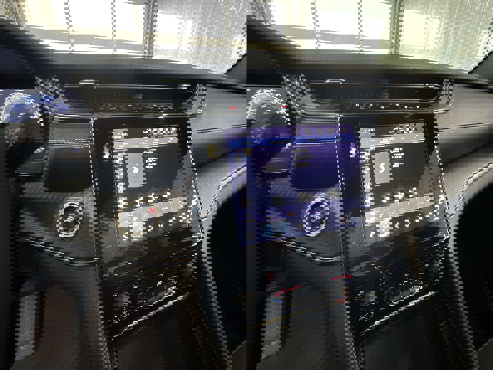 Used 2024 Jeep Grand Cherokee Altitude image 13