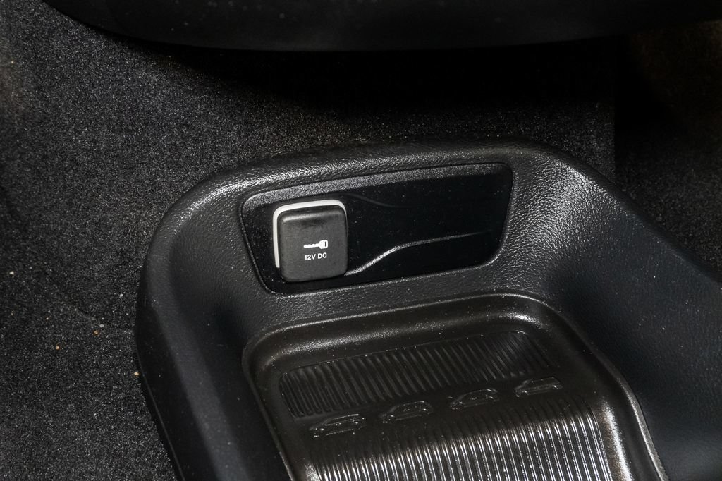 Certified 2025 Chrysler Pacifica Select FWD image 24