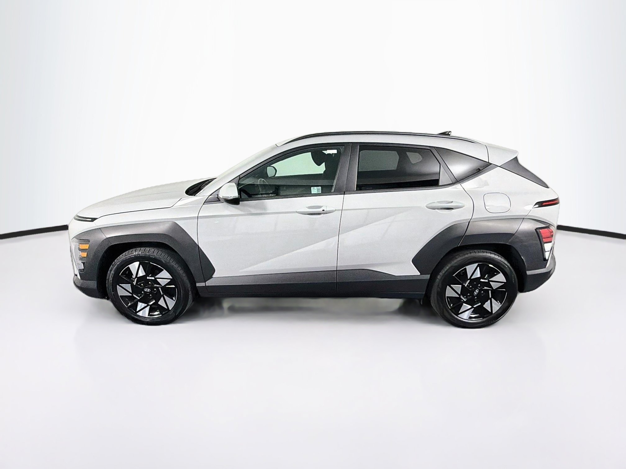 Used 2025 Hyundai Kona SEL FWD image 4