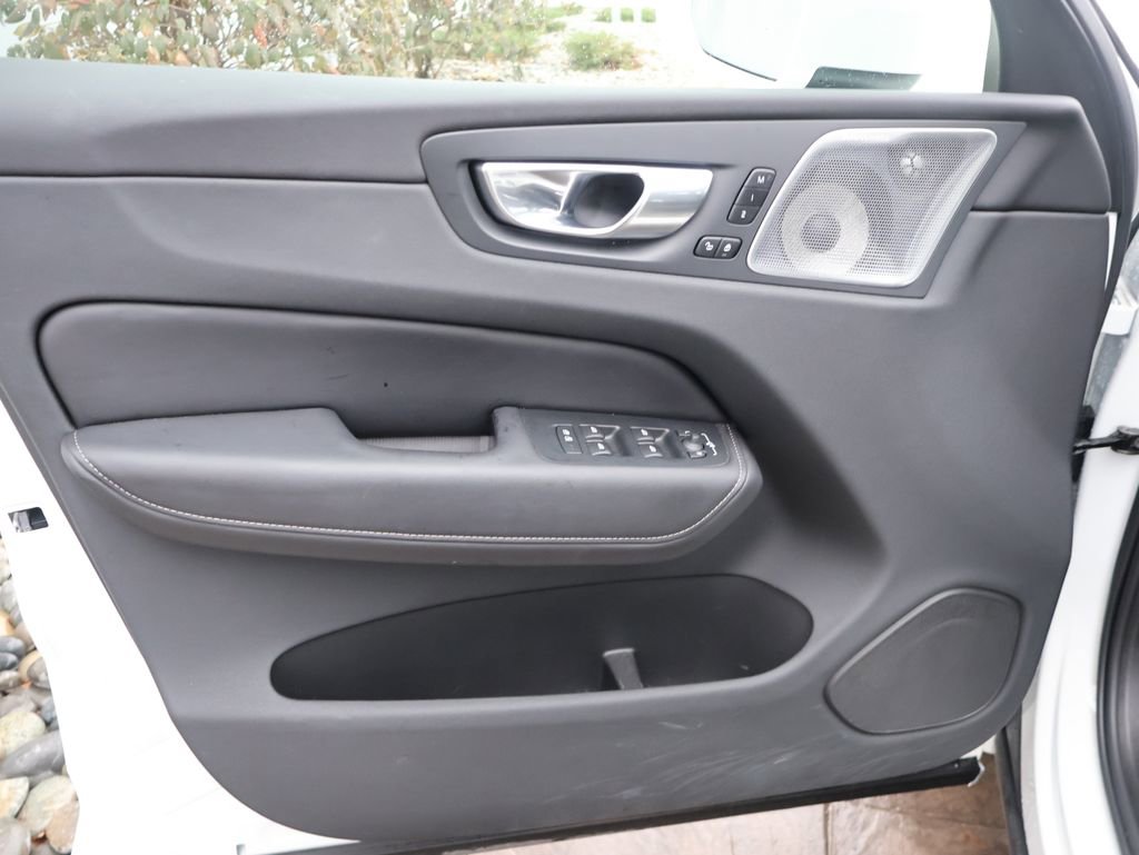 Used 2023 Volvo XC60 T8 Ultimate w/ Climate Package image 19