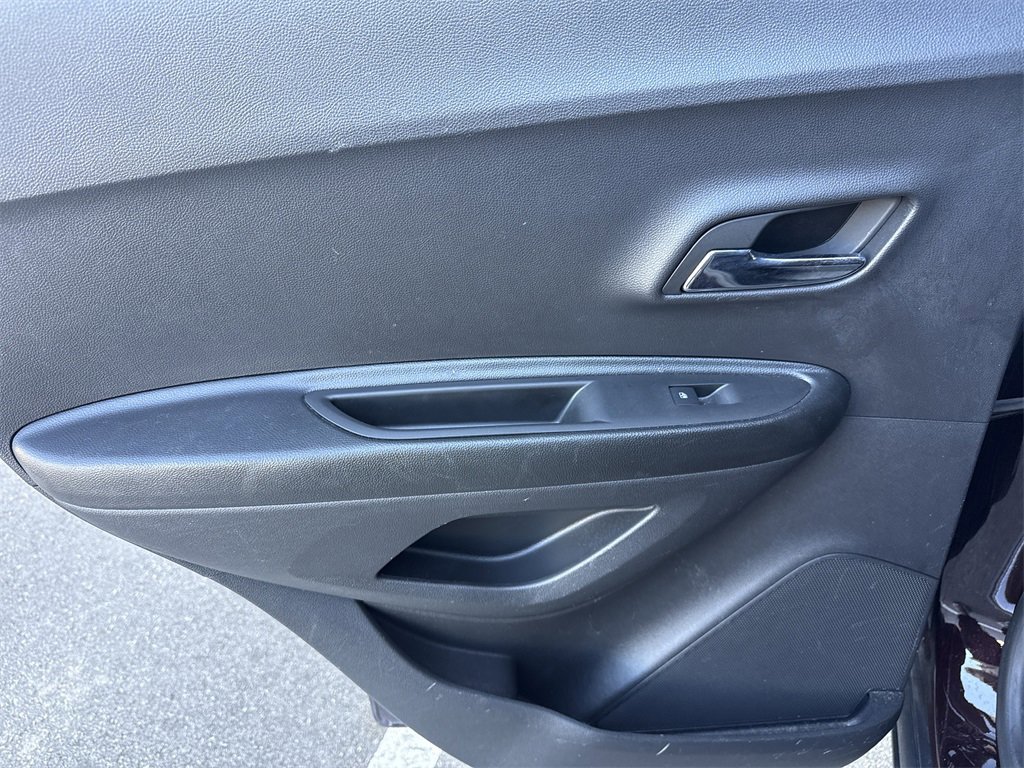 Used 2022 Chevrolet Trax LT w/ Driver Confidence Package image 29