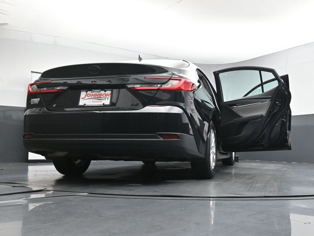 Used 2025 Toyota Camry LE FWD image 43