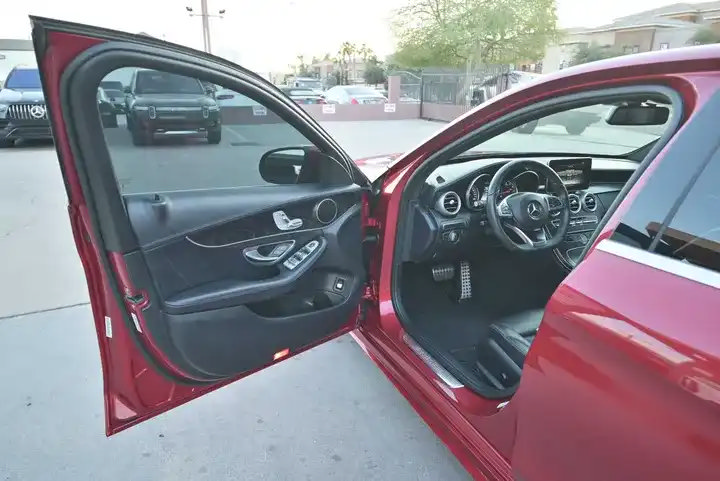 Used 2016 Mercedes-Benz C 300 Sedan w/ Surround View Package image 5