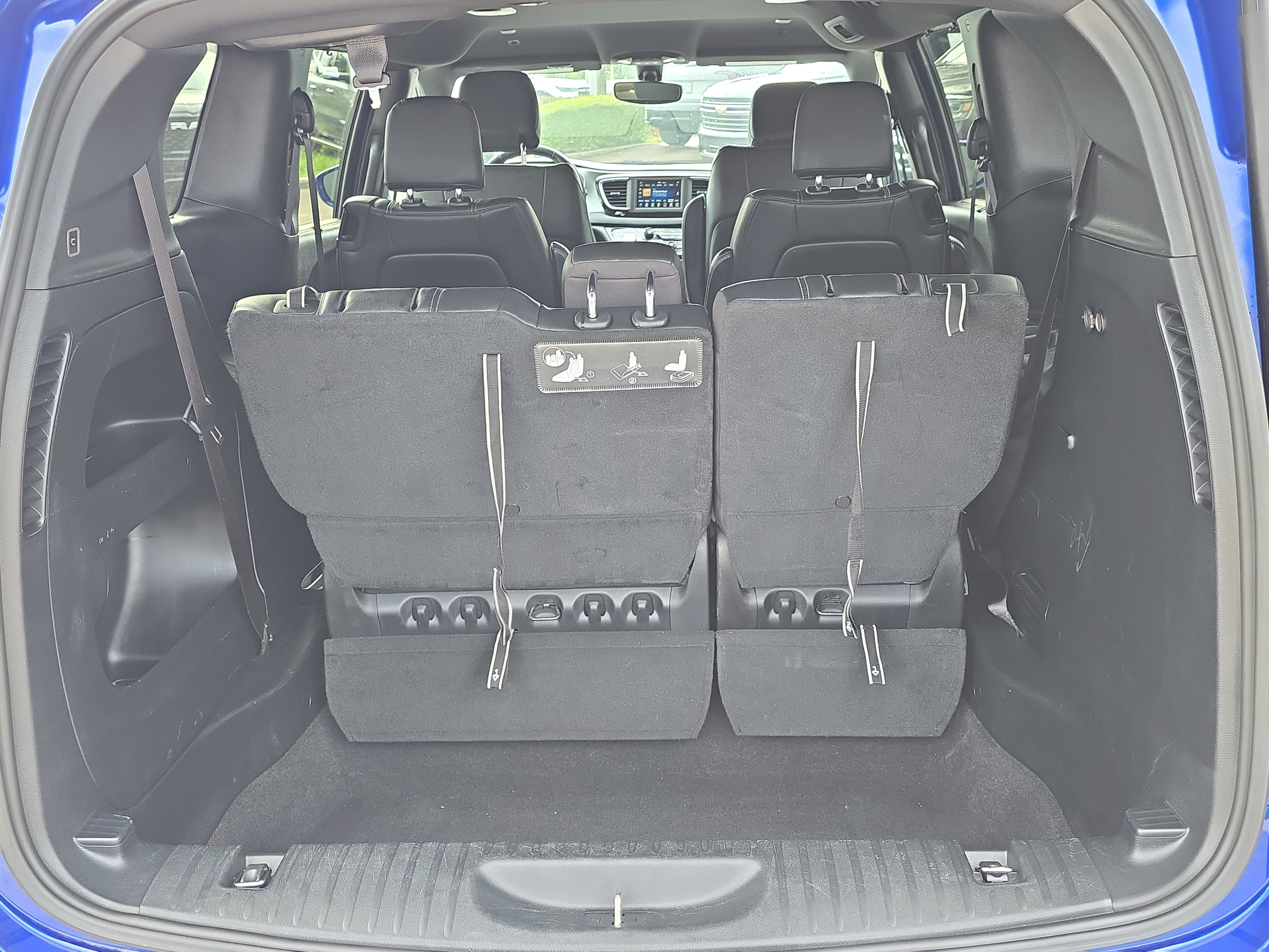 Used 2019 Chrysler Pacifica Touring-L w/ S Appearance Package FWD image 10